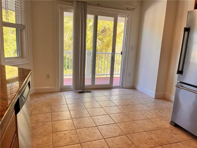 Building Photo - 33 Starr Dr W