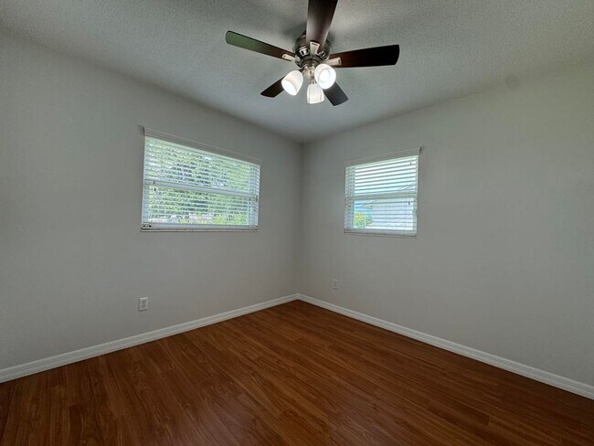 Building Photo - Adorable 3/2 with Bonus Room in Ormond Beach