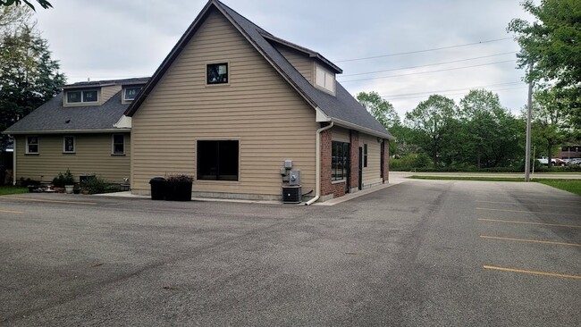 Building Photo - 618 Barron Blvd