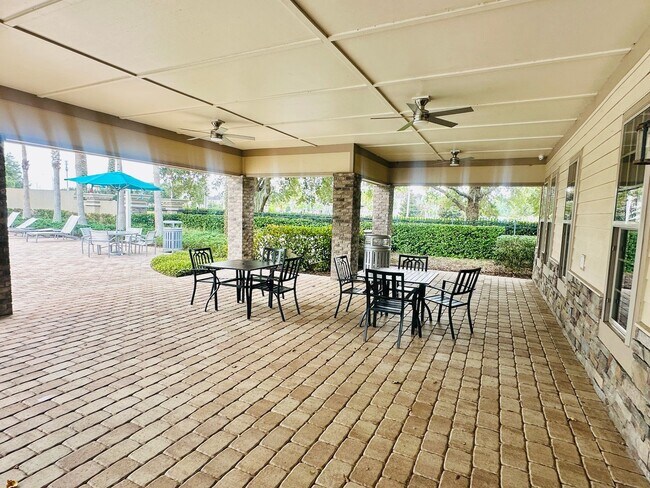 Building Photo - 3 BR 2.5 BA   TOWNHOME  - Bayberry Subdivi...