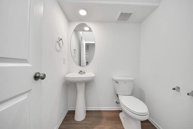 Building Photo - 24063 Hawthorn Lks Dr
