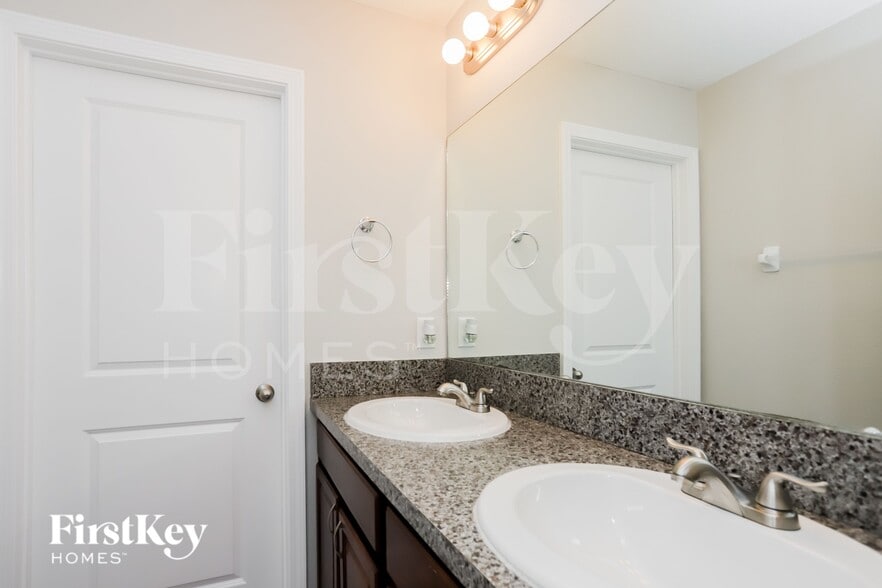 Building Photo - 17322 White Mangrove Dr