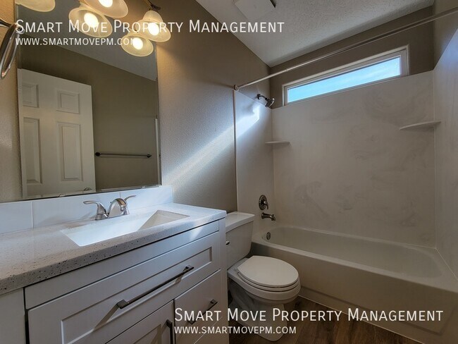 Building Photo - 1096 N Glenabby Pl