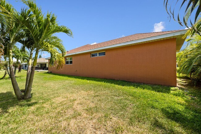 Building Photo - 2309 SW 27th St