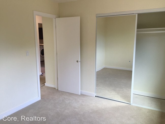 Building Photo - 8915 N Ivanhoe St