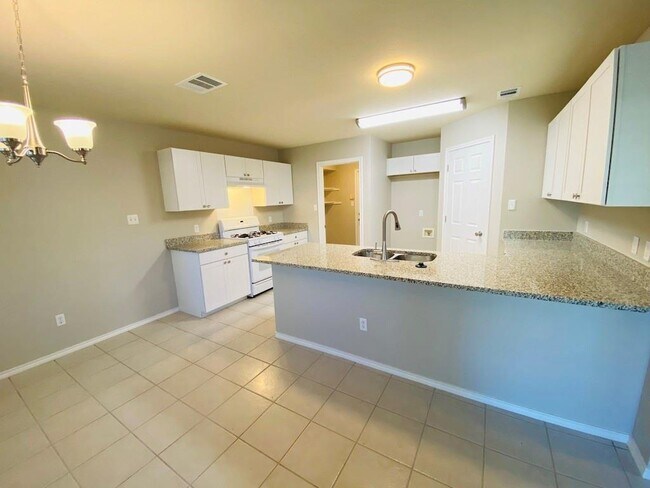 Building Photo - 3304 Kissman Dr