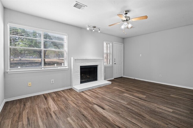 Building Photo - 1806 River Crossing Cir