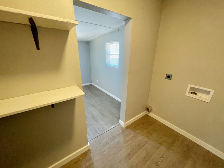 Building Photo - 454 Anton Dr