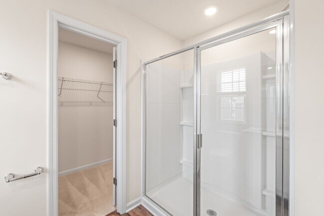 Building Photo - Move-in Ready 5 Bedroom Home!