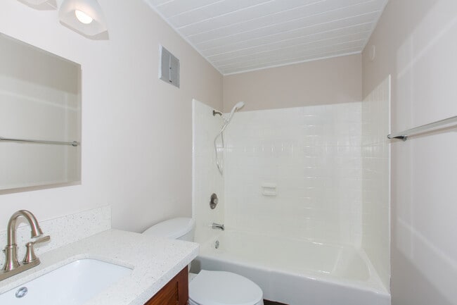 Building Photo - 95-146-146 Kipapa Dr