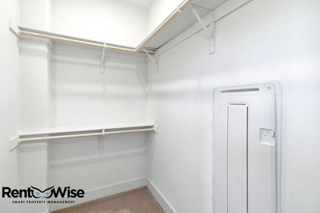Building Photo - 29384 Hub Ln