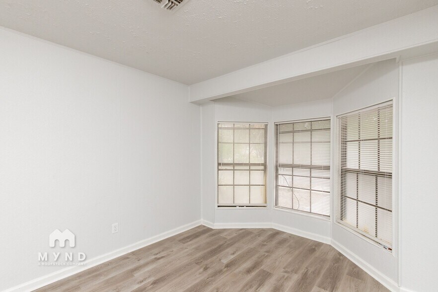 Building Photo - 2149 Karen Dr