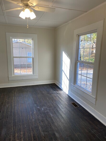 Building Photo - 333 E Catawba Ave