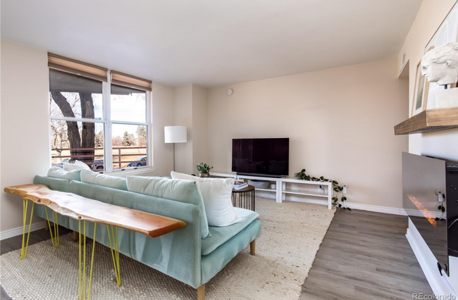 Building Photo - Updated 2 Bed 2 Bath in Denver's Mayfair N...