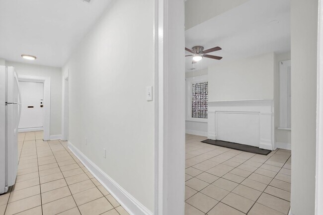 Building Photo - 703 Barnard St