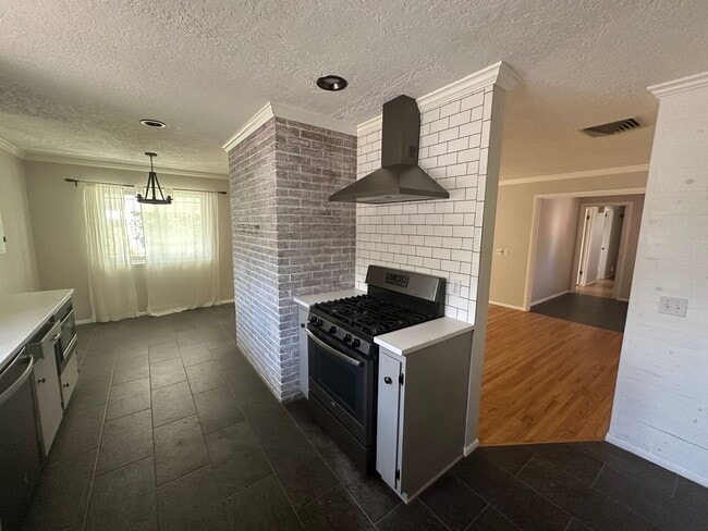 Building Photo - 7500 Mcnerney Ave NE