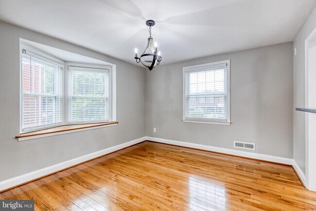Building Photo - 1517 Dellsway Rd