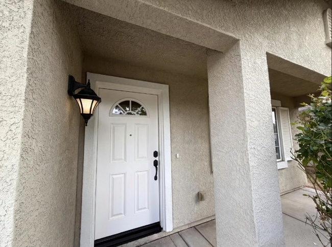 Building Photo - 251 Sugnet Way