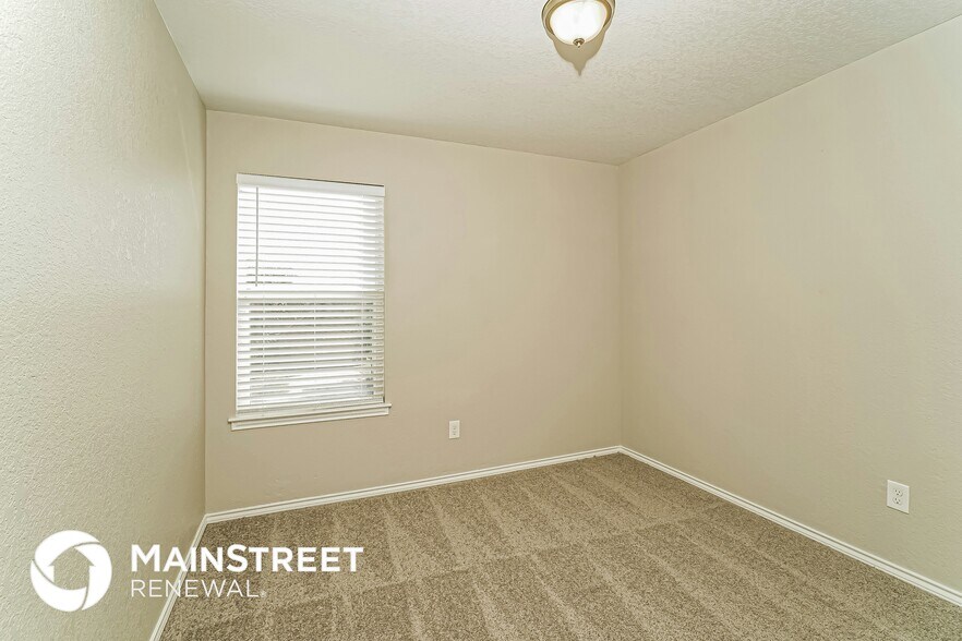 Building Photo - 4415 Semora Oak