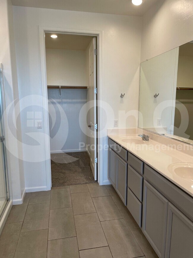 Building Photo - 10296 S Cienega Knolls Loop