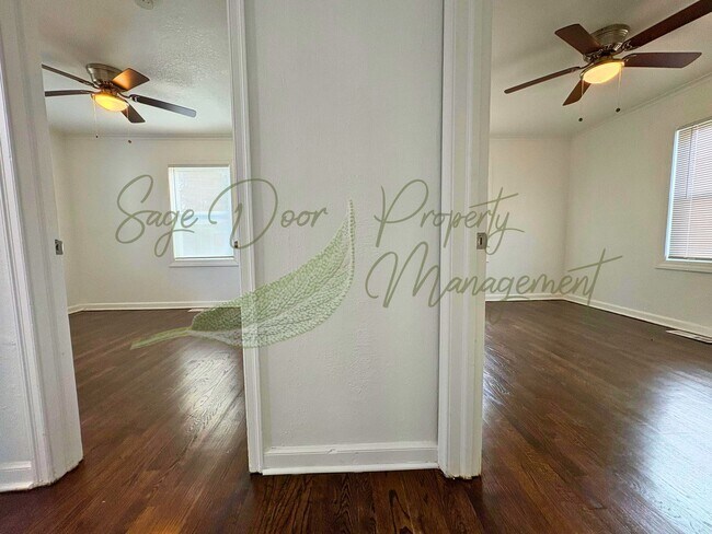 Building Photo - 5 BEDROOM IN INDEPENDENCE!!!