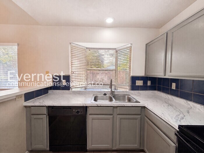 Building Photo - 8602 Laurel Trails Dr