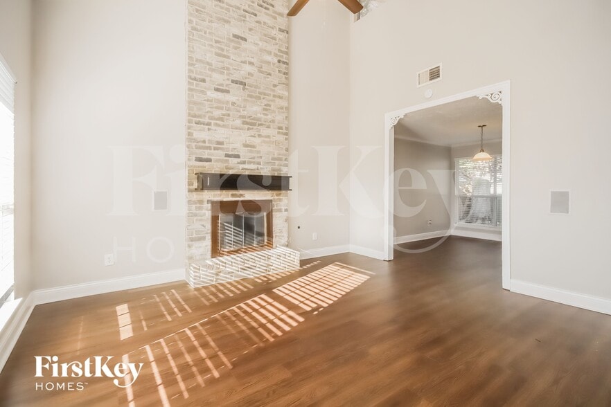 Building Photo - 547 Shealy St