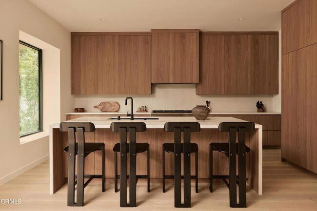 Building Photo - 11638 Kling St