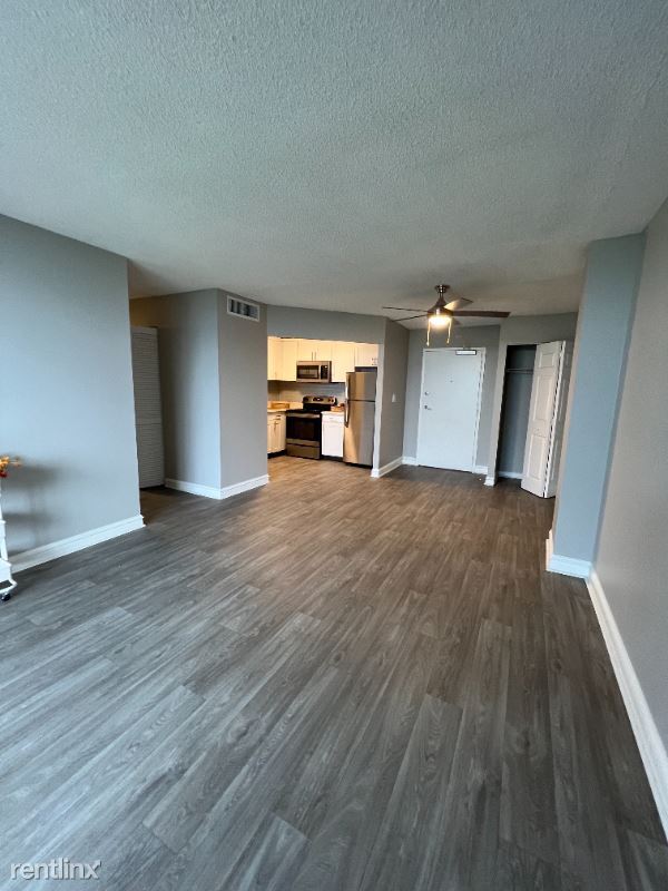 Building Photo - 1 br, 1 bath Condo - 520 NE 20th St