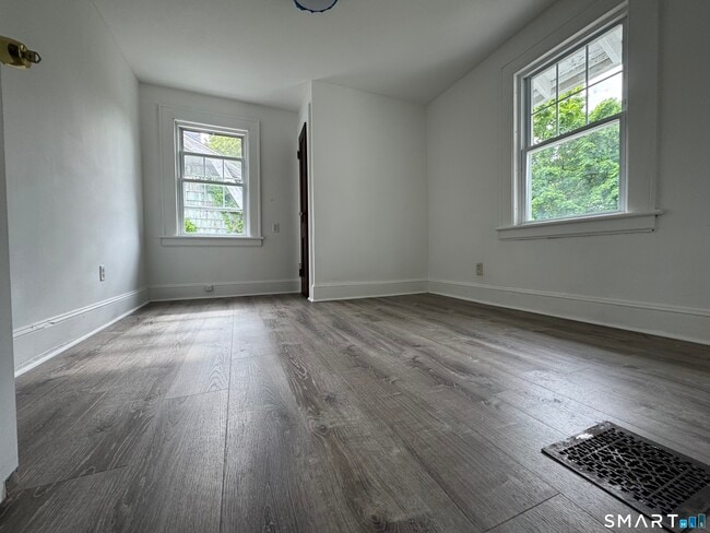 Building Photo - 55 Kings College Pl
