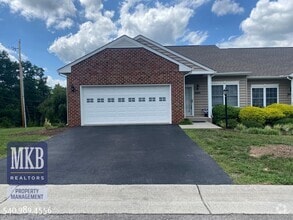 Building Photo - 3 bedrooms 3 baths Patio Home in Roanoke C...