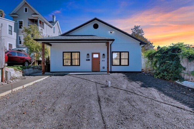 Building Photo - 515 Harrison Ave