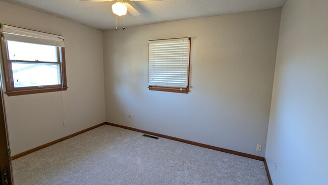 Building Photo - 3-bed home in Lewis Central school district