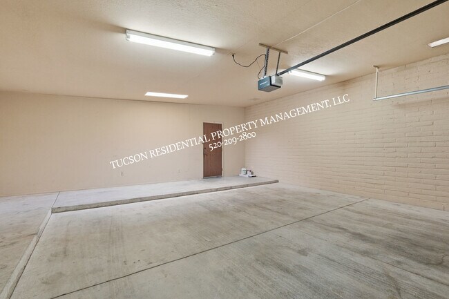 Building Photo - 5810 E Chiricahua Trail