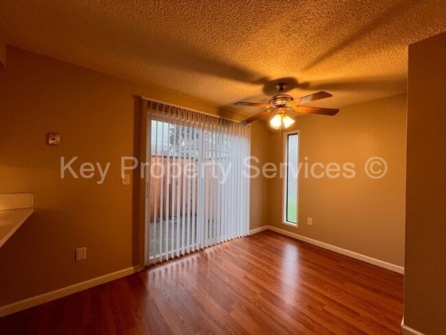 Building Photo - LAJE2