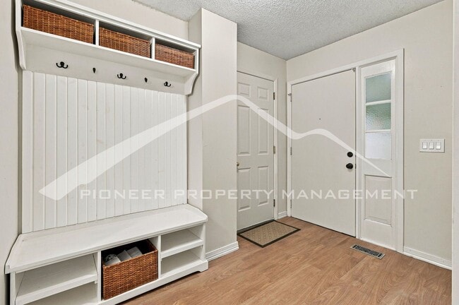 Building Photo - 2598 S Vaughn Way