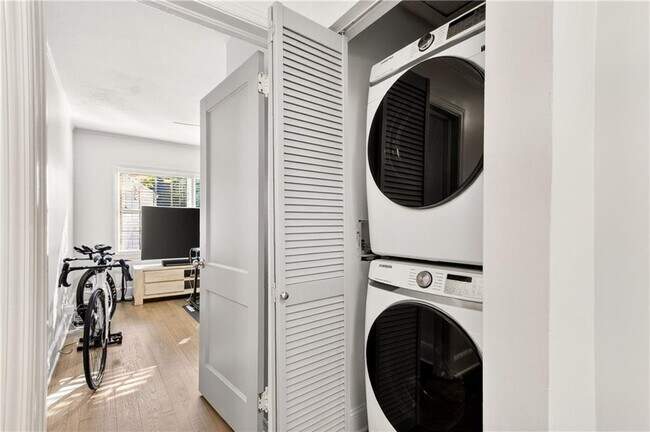 Building Photo - 2226 Melante Dr NE