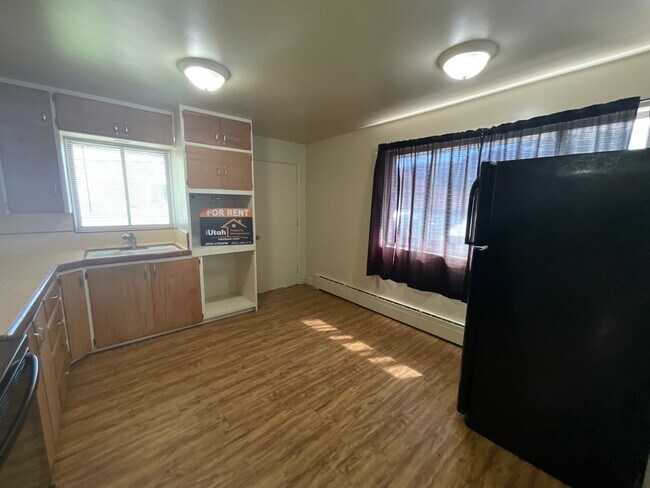 Building Photo - 484 38th St