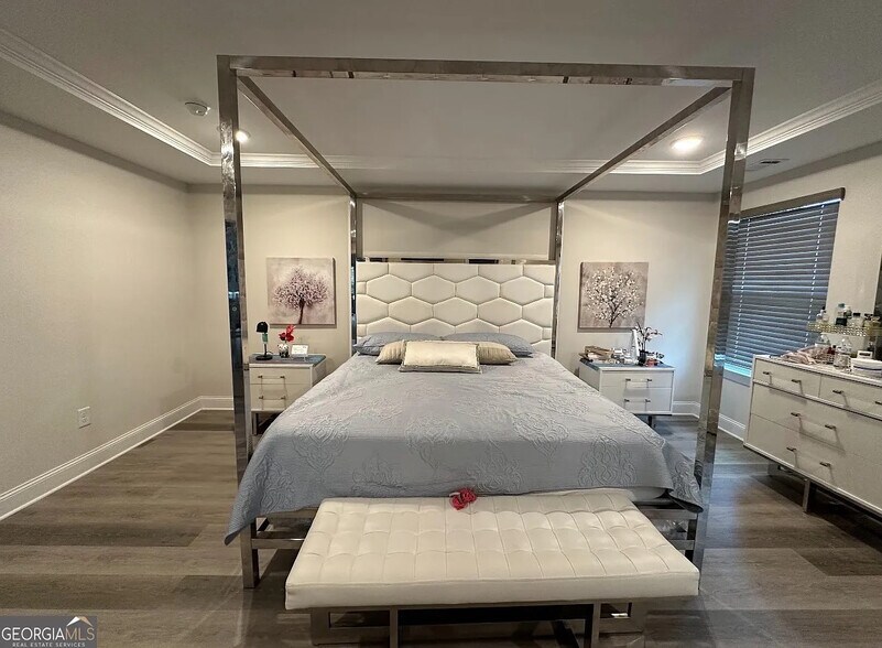 Building Photo - Room in House on Benjamin Dr