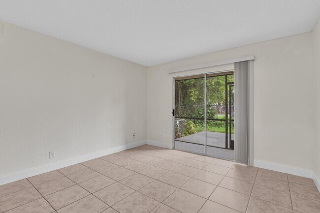 Building Photo - 2510 Riverside Dr