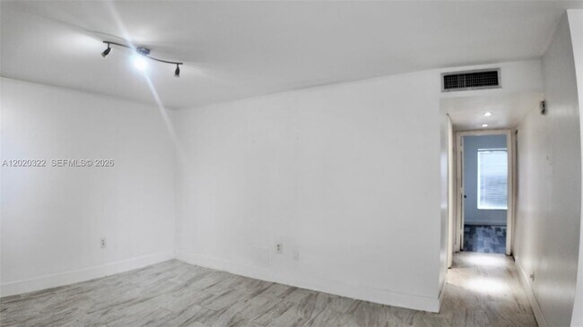 Building Photo - 2138 SW 6th St