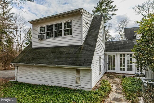 Building Photo - 607 Rosedale Rd