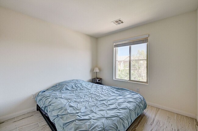 Building Photo - Stunning Southern Highlands three bedroom!