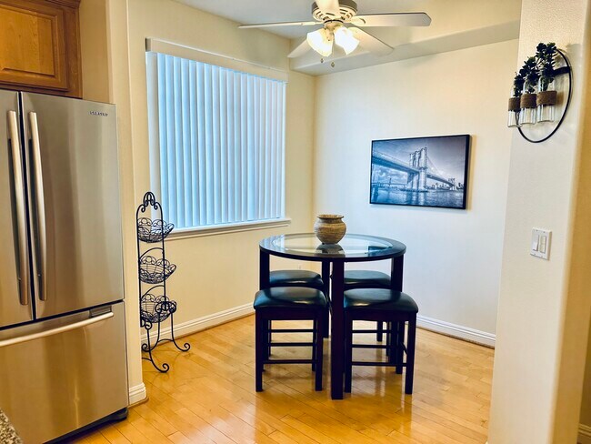 Breakfast Nook - 4118 W Kling St