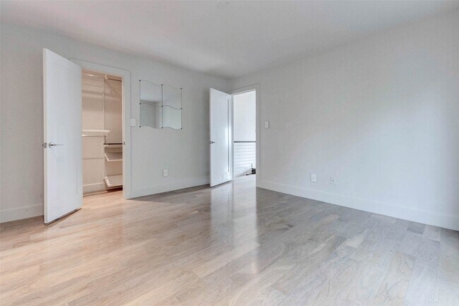 Building Photo - 1222 Marconi St