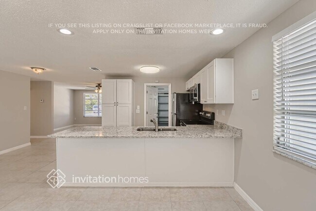 Building Photo - 7530 Rosewood Dr