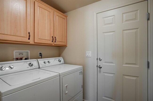 Building Photo - 3 Bedroom, 2 Bath Home with Views of Willo...
