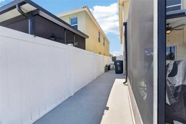 Building Photo - 11176 Leland Groves Dr