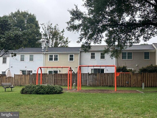 Building Photo - 1848 Foxdale Ct