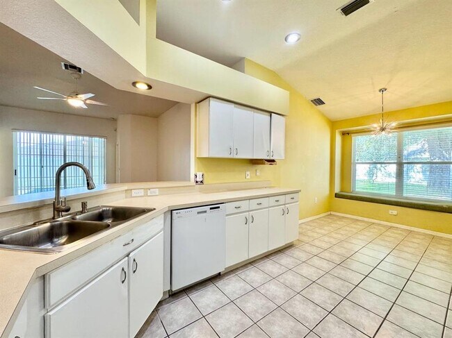 Building Photo - 22537 Roderick Dr